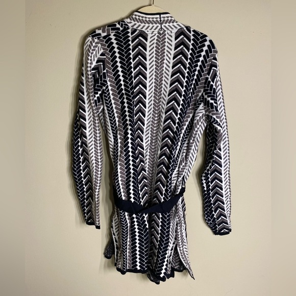 Isaac Mizrahi Live Black and White Chevron Design Tie Close Cardigan M NWT - Picture 2 of 5